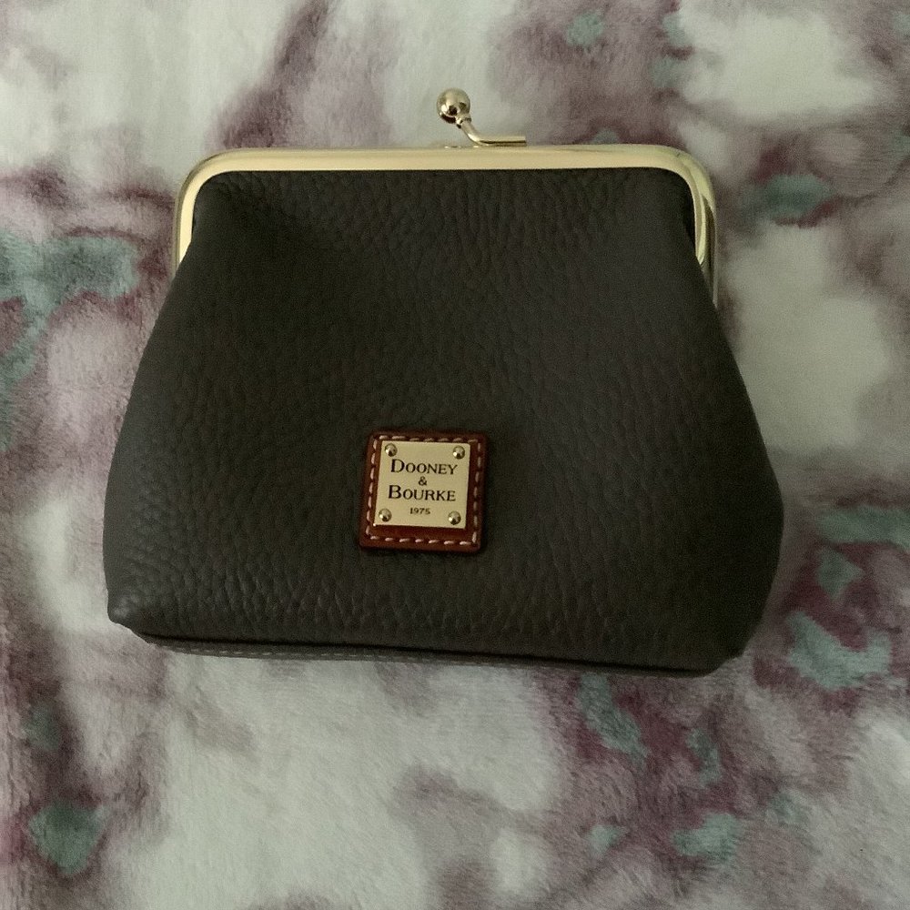 Dooney & Bourke Lg Frame Kisslock Purse
